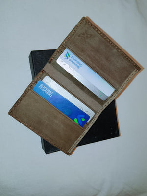 The Signature Hand-Stitched Slim Leather Bifold Wallet Designed for Maximum Durability and Minimalist Everyday Carry Utility